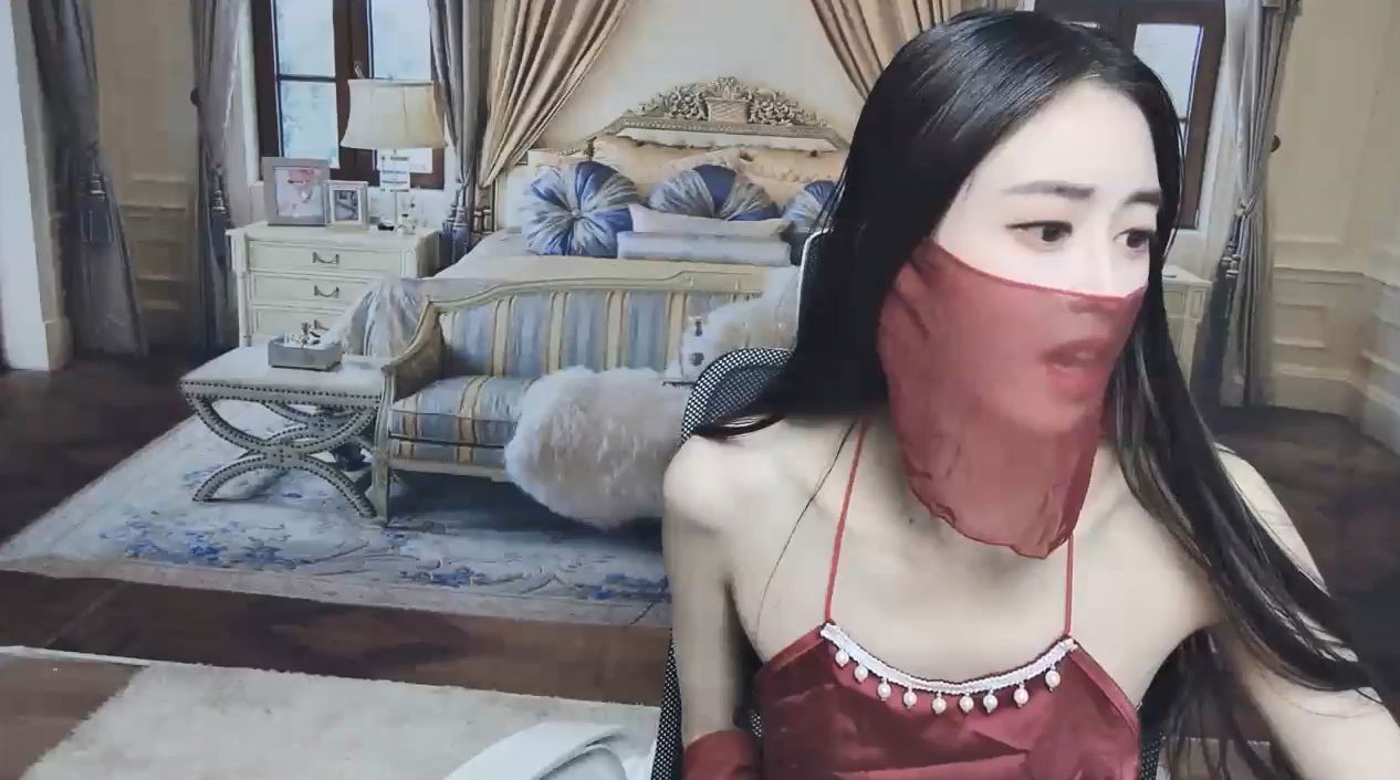 STP29391 【sb1314520j】21岁女大学生，超白大长腿，喷水小天后 ！超级漂亮，土豪们的.jpg