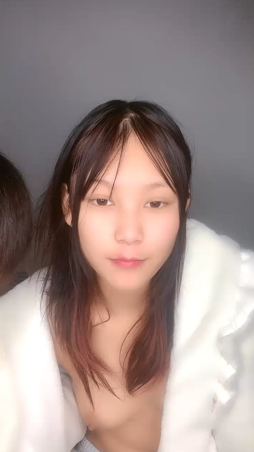 STP29573 刚下海不久小妹妹！激情操逼收费房！贫乳奶子紧致骚穴，炮友中指猛捅，怼着.jpg
