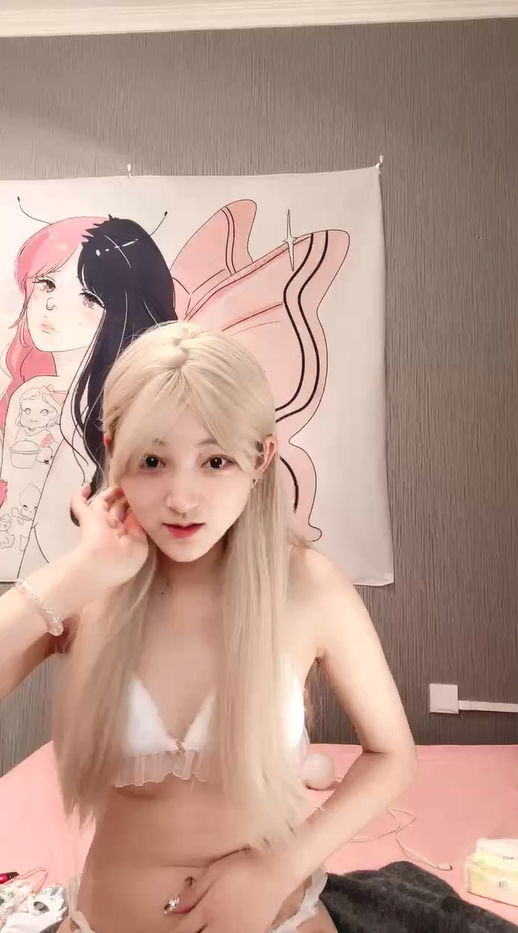 STP29601 04年小情妇！极品超嫩美少女！胖大叔操不动，只能道具伺候，跳蛋塞嫩穴，按.jpg
