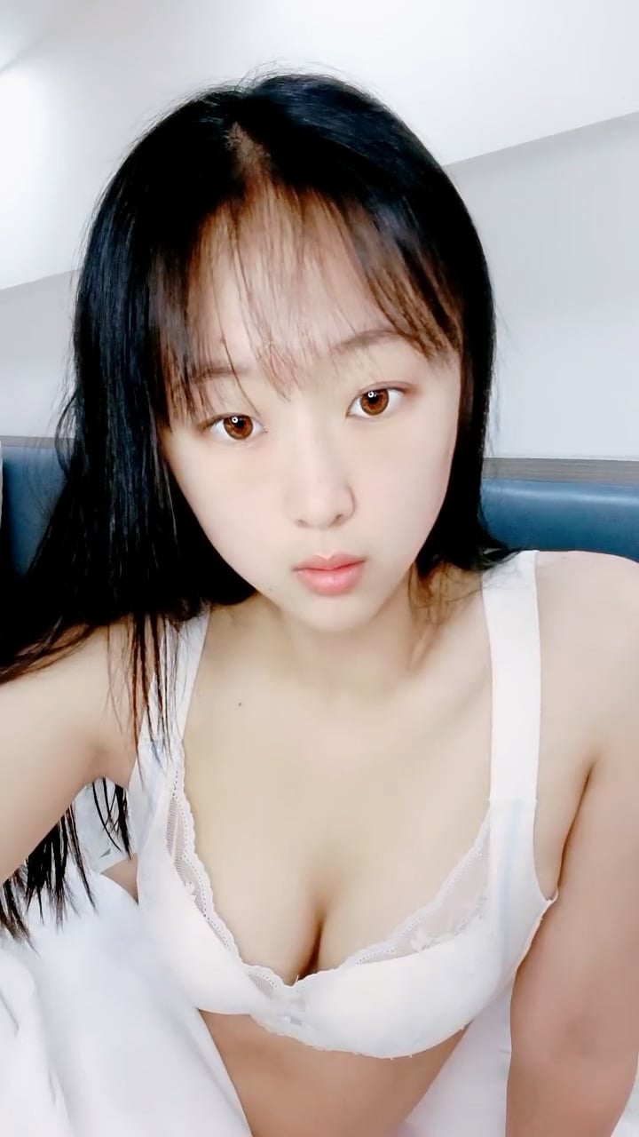STP30595 文静乖巧新人妹妹！白皙皮肤粉嫩美穴！菊花肛塞道具插穴，假屌振动棒双管齐.jpg