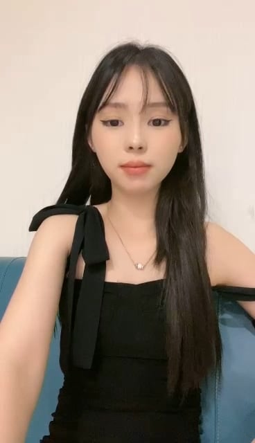 STP31215 极品尤物美女！高颜值很听话！坐马桶上拨开内裤，掰穴手指插入，大屌炮友操.jpg