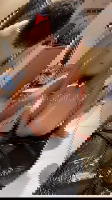 最近大火的武汉萝莉群P淫趴事件，萝莉基本上是最反差的一个群体～.mp4_20240808_170141.255.jpg