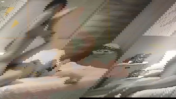 262精品美人妻，找寻母爱的感觉，暴插白臀，这姿势真养眼，浪叫不止荡妇满足.mp4_2024.jpg