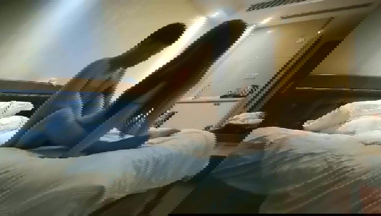 280性感瑜伽裤 抱起来开操 从沙发直接干到床上.mp4.0006.jpg