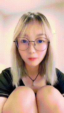 颜值高身材好的妹子，奶子圆润逼逼粉嫩激情大秀直播，尿尿给狼友看，自己把小穴抠的淫.gif