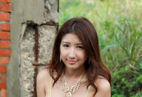 日本女優亜裡沙性感比基尼現美胸