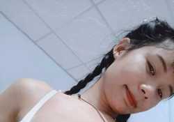 射这个骚货一脸精华