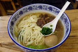 乞丐的消費卻有帝皇的待遇！我不是賣廣告@常榆大碗小面