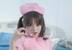 俏護士拉下不幕 床上壞壞 你想給他打疫苗嗎