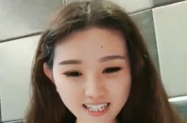 胸小..擠一下就有了
