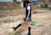 懵懂學生妹被帶到野外拍照