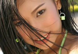 泳池比基尼掰穴美女