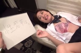 邊幹邊問妹子的性感帶在哪...