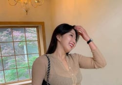 街拍：婀娜多姿的抹胸美女