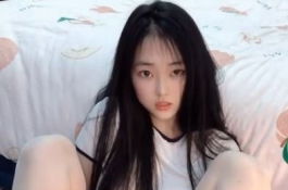 長髮性感學生妹