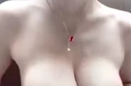 好多奶水...當她的孩子不怕餓肚子
