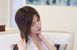 華麗而不失性感_美艷佳人飽滿胸脯奶香四溢