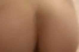 看這屁股好想撞撞看....