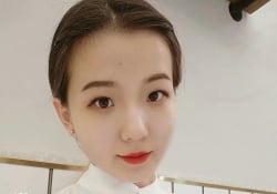 她下面濕透了，不信你摸摸看