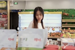 偷情正爽時男友回家偷偷在他旁邊