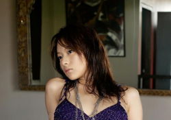 一代日本妖艳 AV 御姐女优的经典火辣写真 - 恋小夜