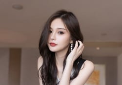 施展黑絲制服誘惑 - 王心怡
