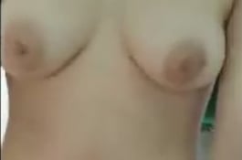 大奶的小隻馬妹子