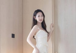 透明絲襪美腿好光滑  膚白貌美的正妹  好似仙女