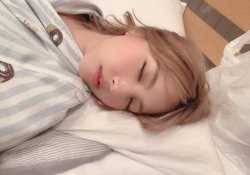女優（私）睡姿