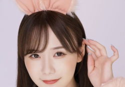 岁末新春，皮肤白净、身材不错的兔姑娘