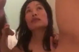 三打一...這大姐開心了