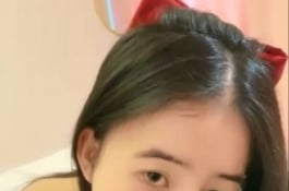 妹子有著超靈活的舌頭