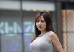 街拍女子  大奶妹