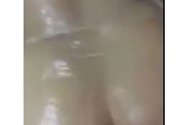 包著保鮮膜做床上運動..厲害的減肥法