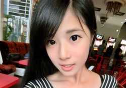 可愛少女出國旅遊和生活照