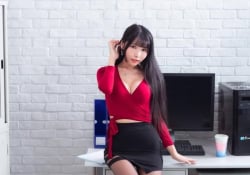 紅衣翹屁股  黑絲襪