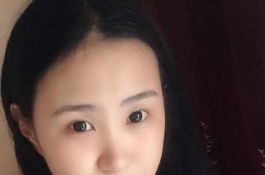 漂亮大學生妹子在宿舍脫光