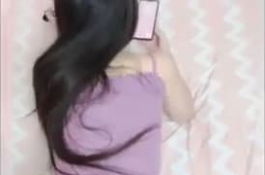 妹子打電話..我從後面插入