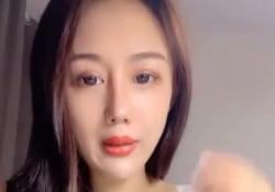 高颜值女神，可惜小鲜肉男友鸡鸡太小了满足不了她