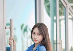 長髮美女翹臀 黑絲襪